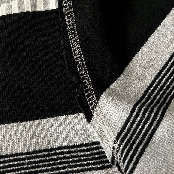 Beautiful Giant Men’s/Unisex Black and White Striped Hoodie Size Medium - Picture 4 of 10